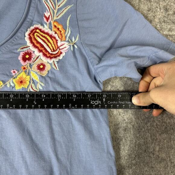 Karyn Seo Shirt Womens Medium Embroidered Floral Cotton V-Neck Tee Flaw - Picture 2 of 8